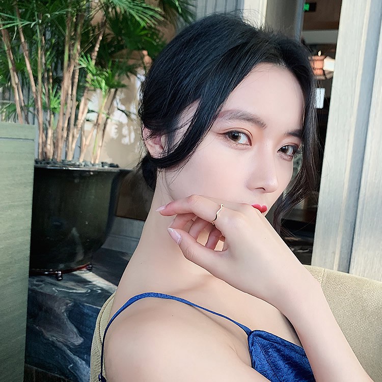 Nhẫn Đính Đá zircon Thiết Kế Sang Trọng