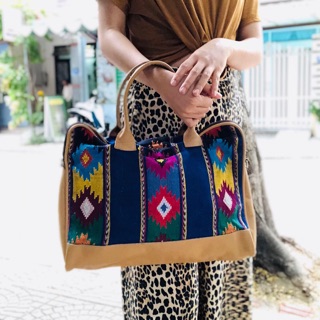 Cặp thổ cẩm da mộc vintage