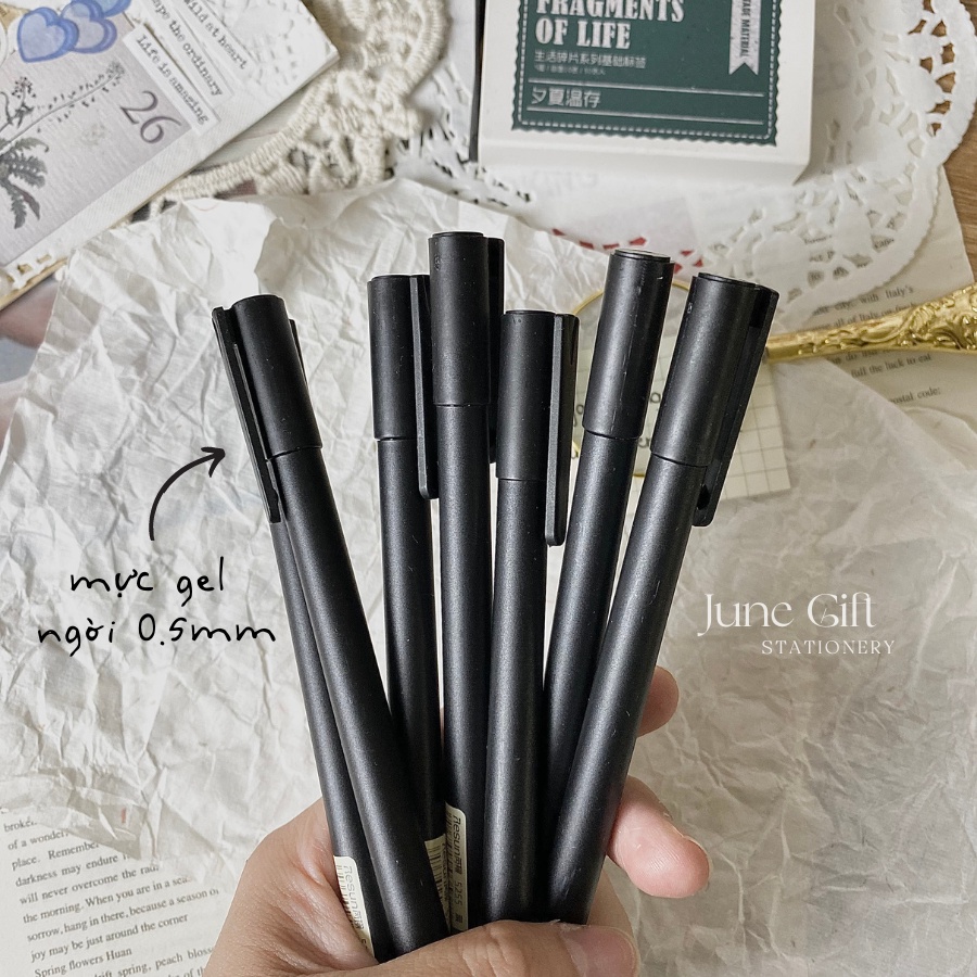 Bút mực nước, mực gel vỏ đen nhám ngòi 0.5mm mực nét đẹp, ghi chép nội dung bài học