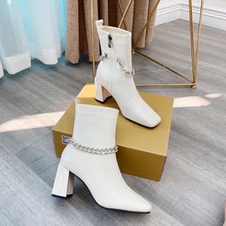 Boot cổ ngắn gót vuông kèm xích