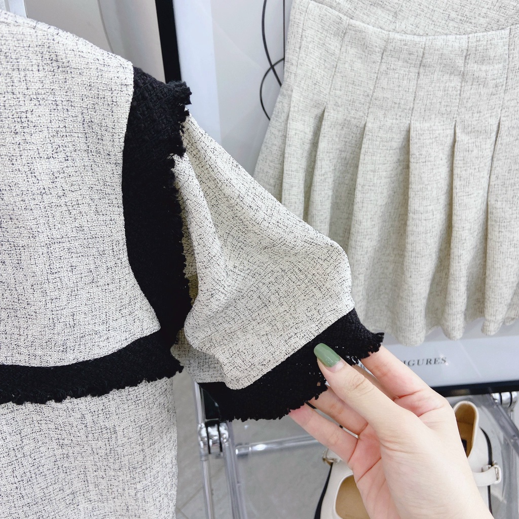 Set áo croptop dạ bố viền đen với chân váy xếp ly
