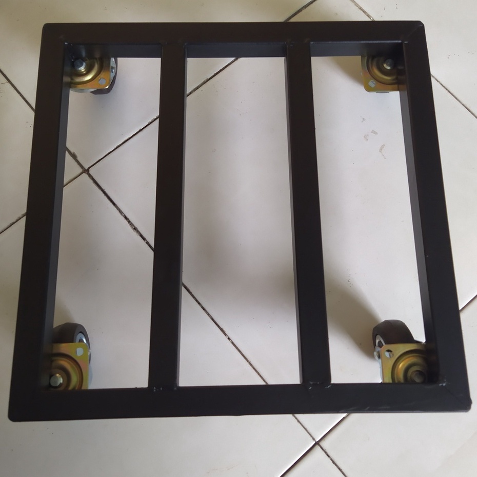 Đế Lót Chậu Trồng Cây Đa Năng 2 Kích Thước 30X30 và 40X40