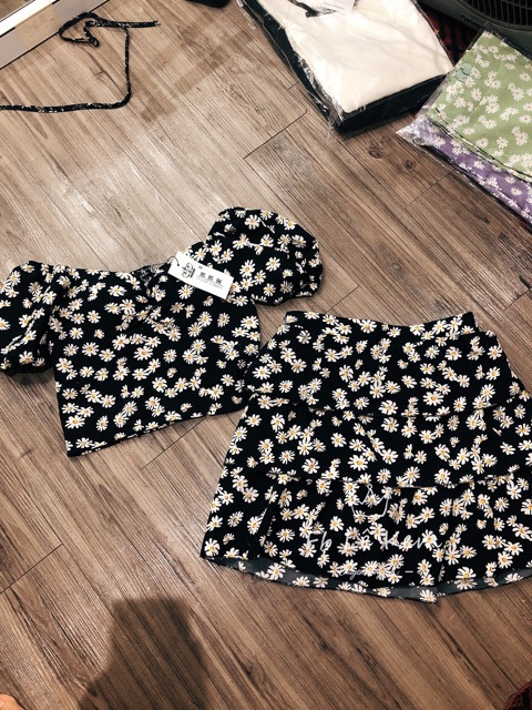 Sét áo croptop hoa cúc chân váy 3 tầng ❤️ (áo có đệm ngực)