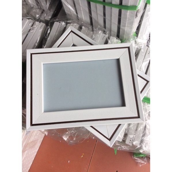 Khung ảnh 10x15 tặng đinh ba chân