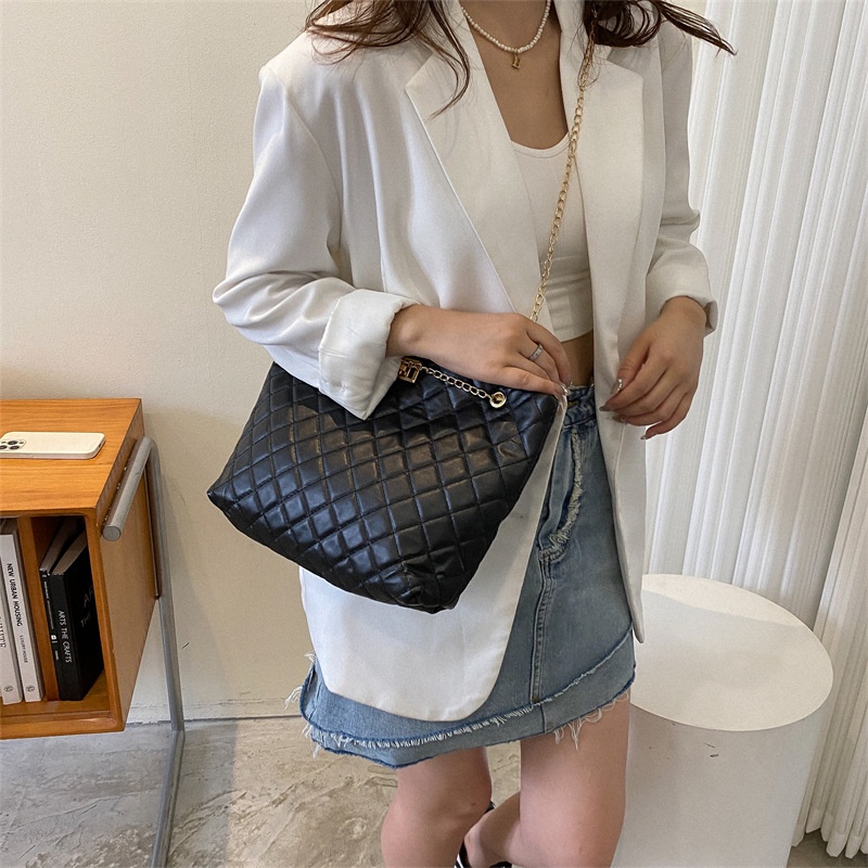 Túi Xách Thêu Họa Tiết Hình Thoi Đơn Giản Thời Trang Cho Nữ