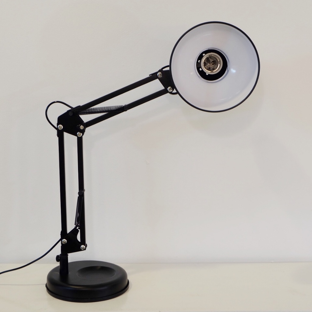 Đèn bàn học Luxo kiểu dáng kỹ thuật, gập duỗi linh hoạt, xoay 360 độ bằng kim loại sơn tĩnh điện rất chắc chắn