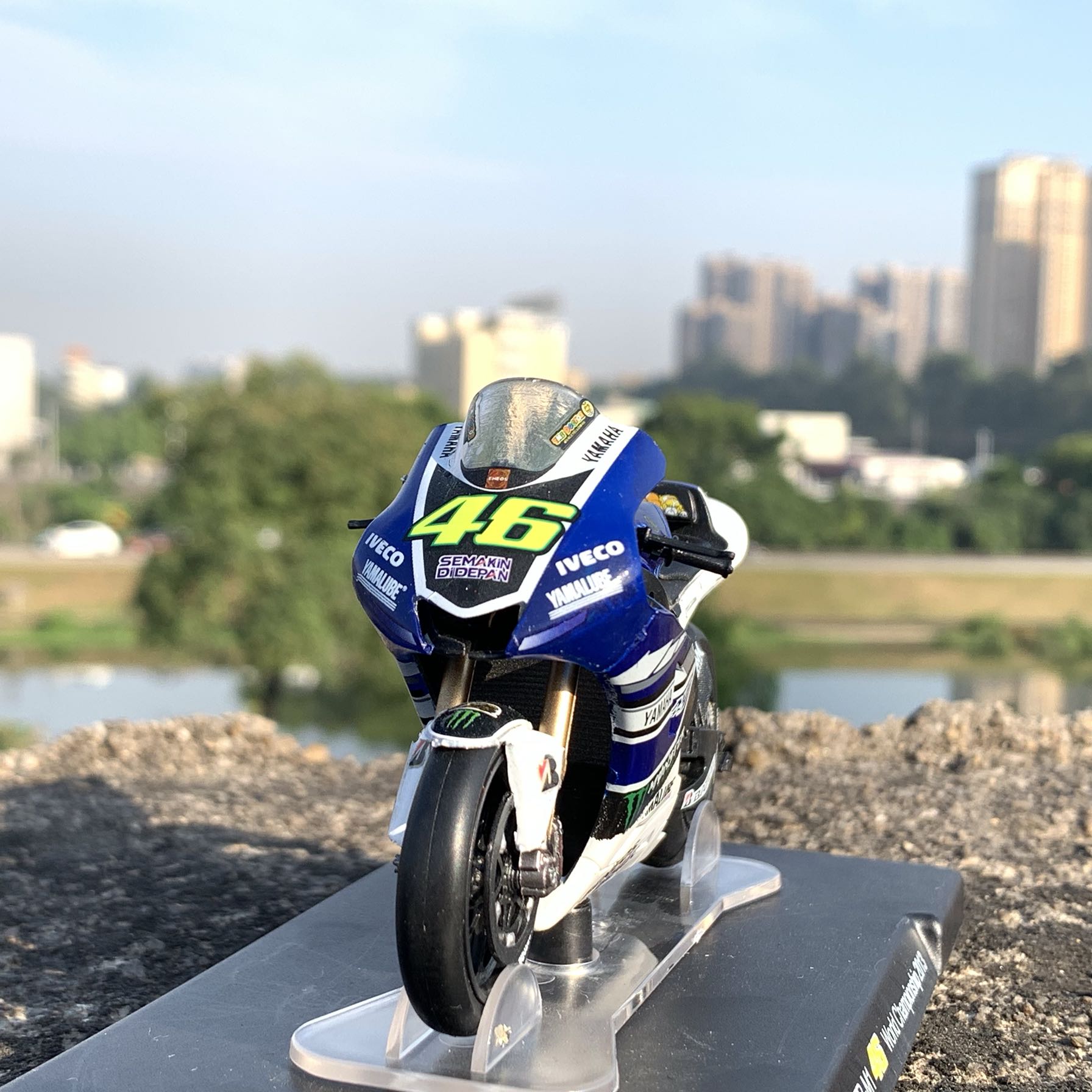 Mô Hình Xe Mô Tô Yamaha Moto Gp M1 99 Dài 11.5 cm Tỉ Lệ 1: 18