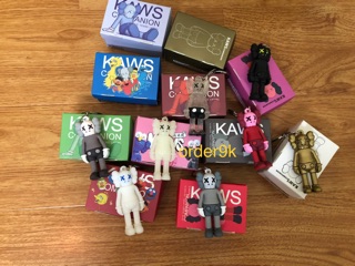 MÓC KHOÁ KAWS FULL BOX