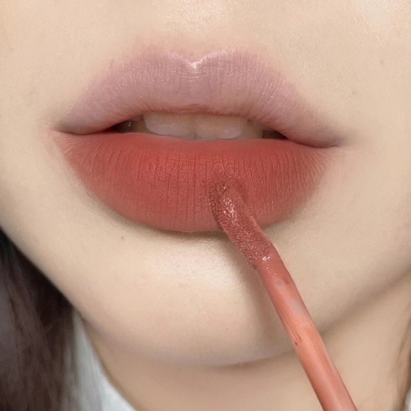 Son Môi 8 Màu Tùy Chọn Chống Thấm Nước Và Mồ Hôi Lâu Trôi Không Dính Cốc