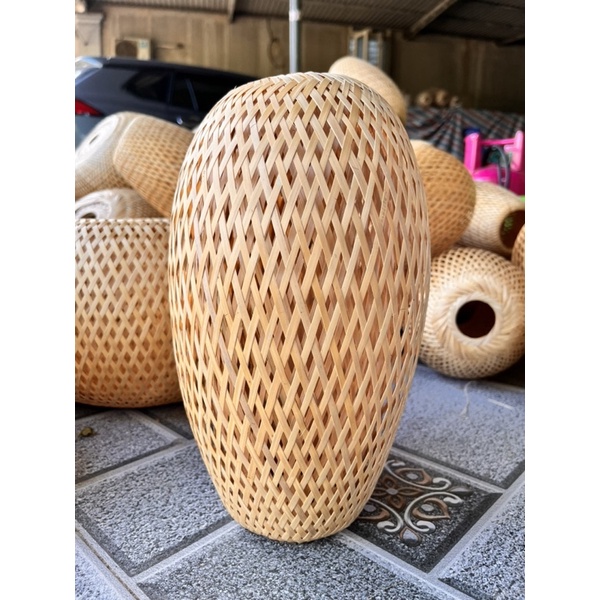 Đèn quả nhót mây tre đan