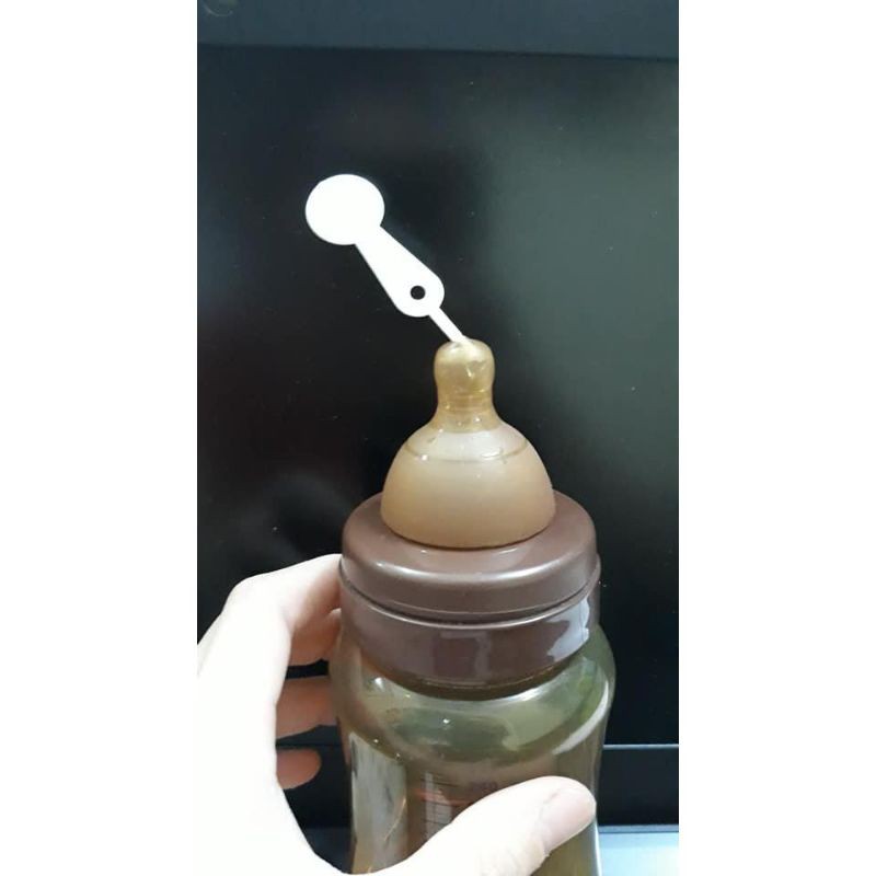 Dụng cụ chọc núm ty