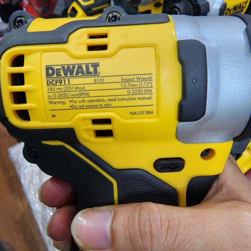 {Bảo hành chính hãng 36 tháng) Máy siết bu lông dùng Pin 20V max DeWalt DCF911N-B1