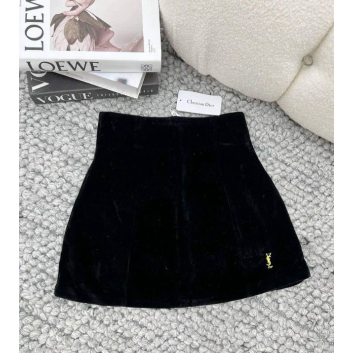 Chân váy nhung tag hàng QCL1