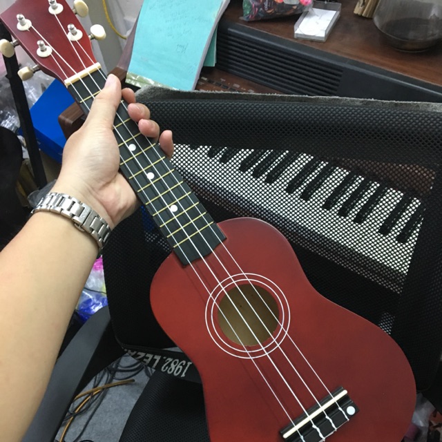 ĐÀN UKULELE SOPRANO ĐỎ ĐÔ