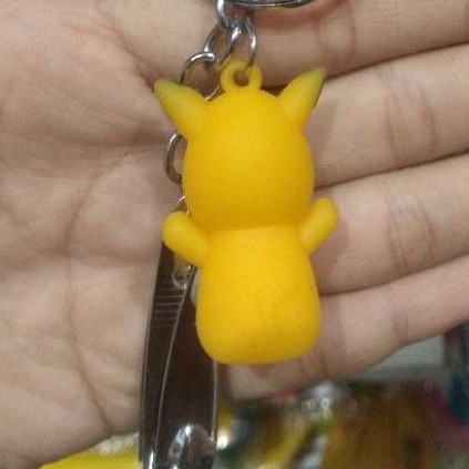 Móc treo chìa khoá, ba lô, túi xách hình Pikachu vàng siêu dễ thương kèm bấm móng