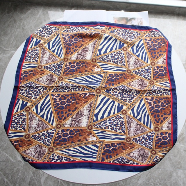 Khăn turban lụa vuông cao cấp choàng cổ size 70x70cm thanh lịch đa năng dùng làm áo yếm in hoa văn da beo