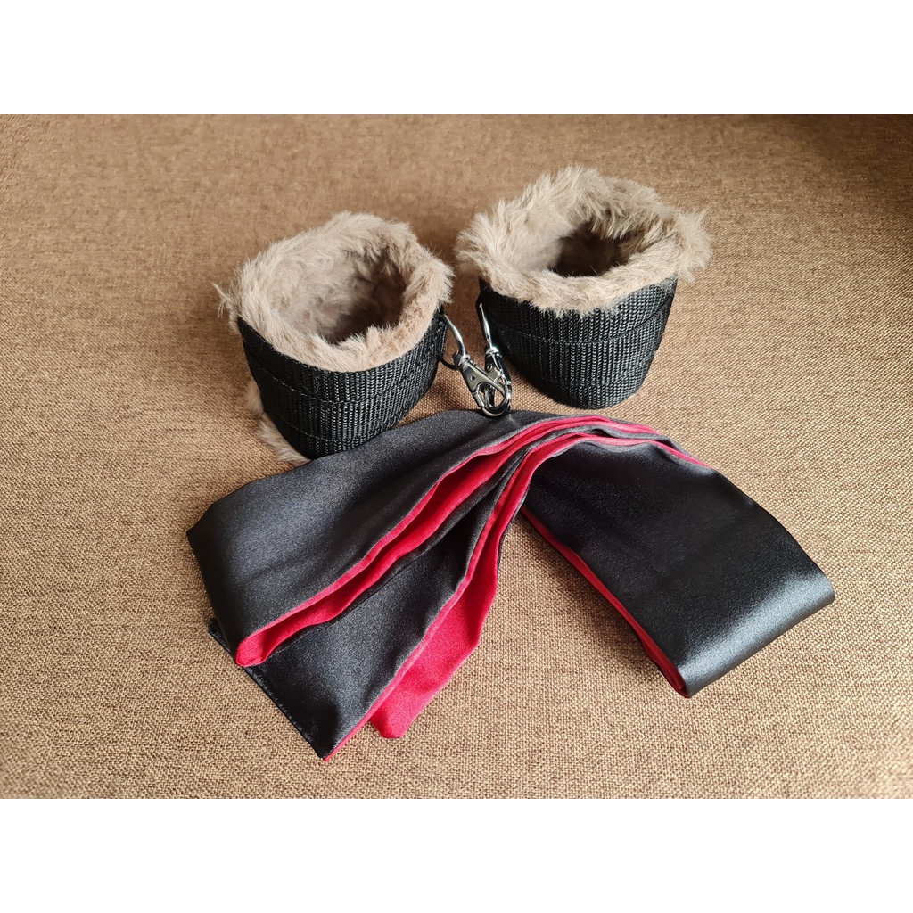 Còng tay tình yêu dụng cụ trói tay cho cặp đôi tìm kiếm sự mới lạ và thăng hoa cuộc yêu - Phanxy