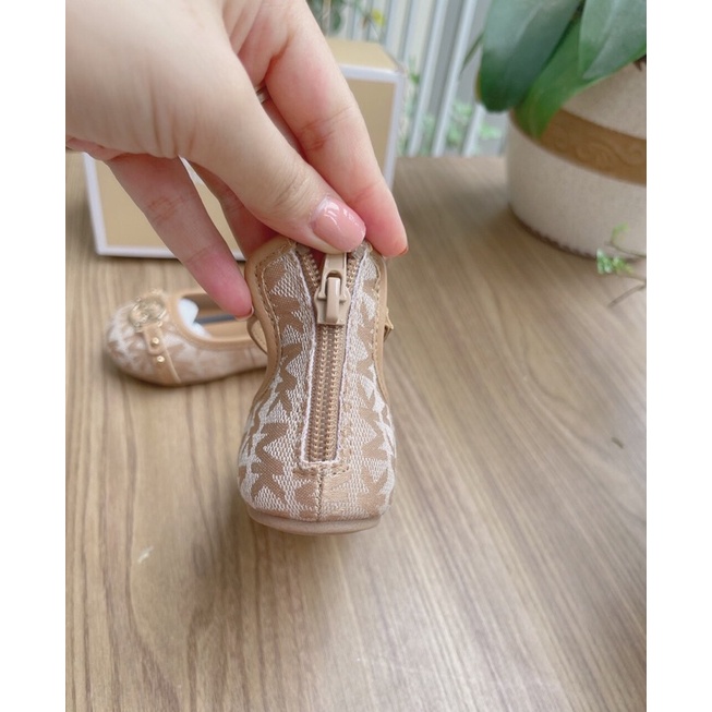 Giầy mk bé gái full box