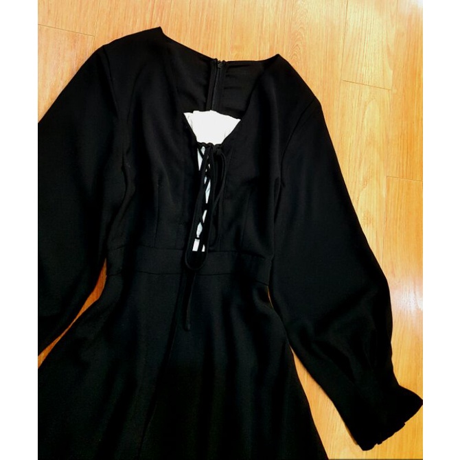 Đầm đen xòe tay bồng 2hand