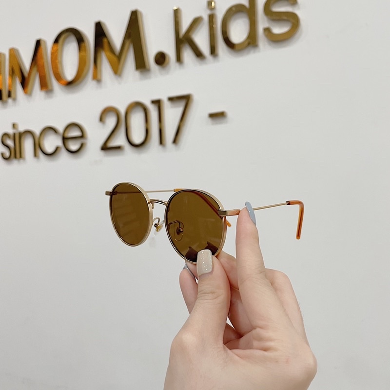 Kính mát mắt tròn style cho bé từ 2-4 tuổi