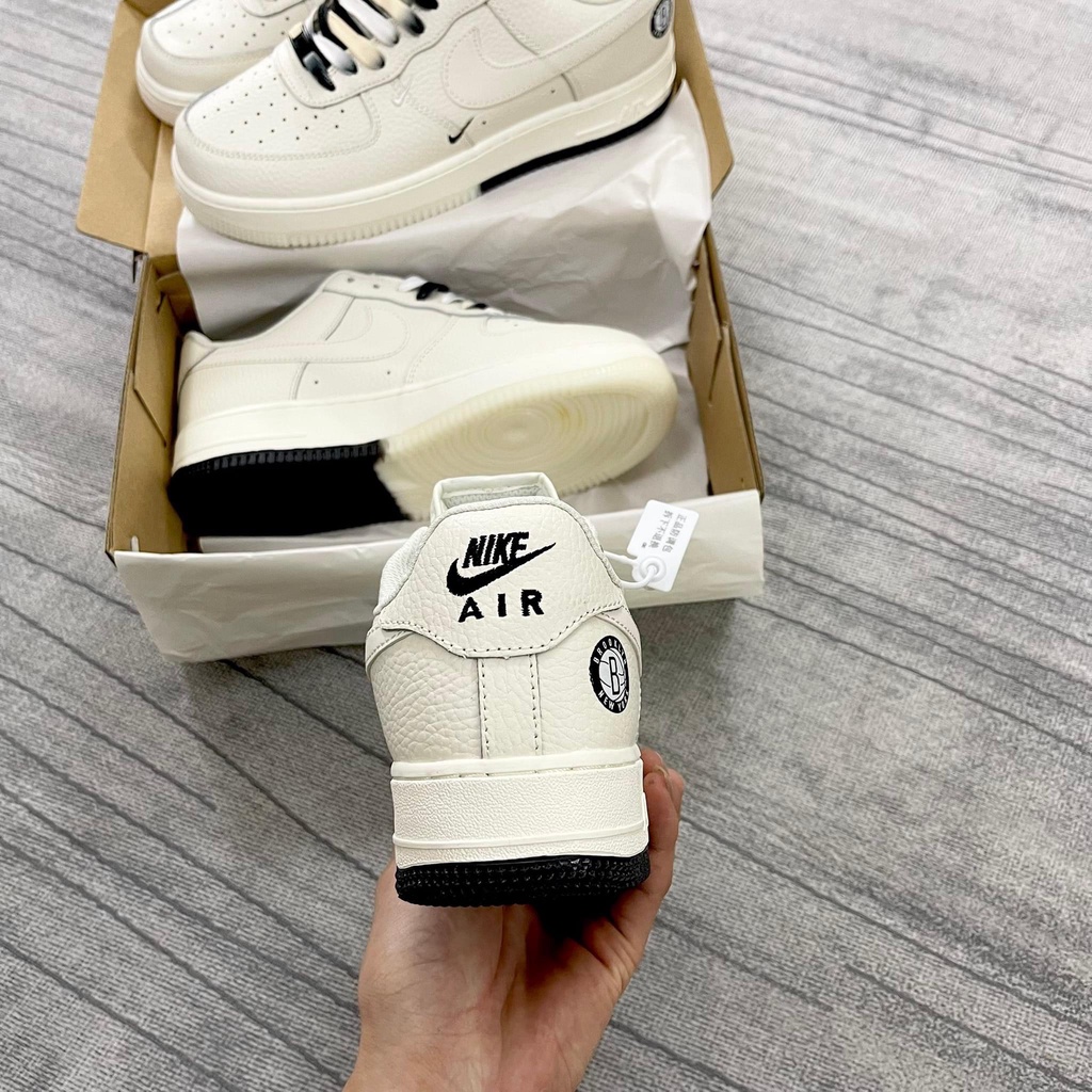 Giày thể thao AF1 âm dương, Giày Air force 1 Brooklyn Sail Black be sữa phối đồ nam nữ hot trend 2022 Full box