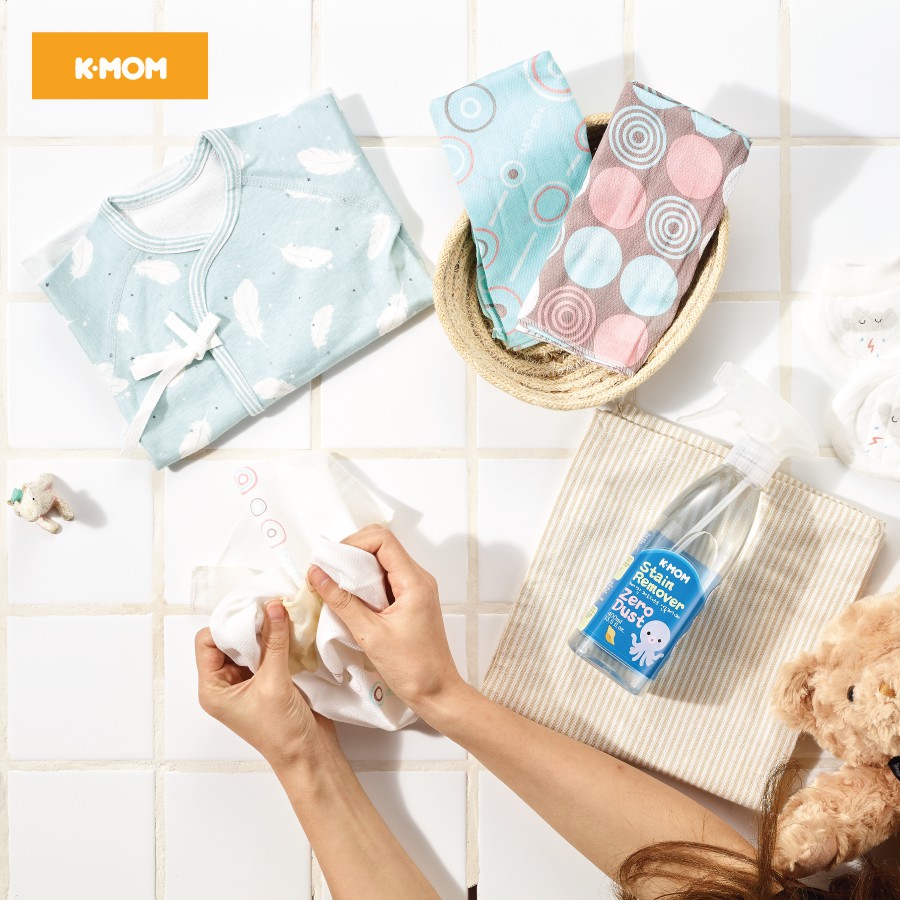 Nước tẩy vết bẩn quần áo Rezo Dust K-Mom Hàn Quốc chai xịt 400ml hương hoa quả dịu nhẹ