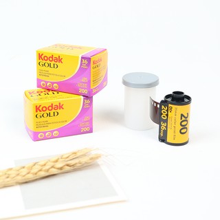 Hình ảnh Film Kodak Gold 200 date 09.2024 36exp film 135 film 35mm