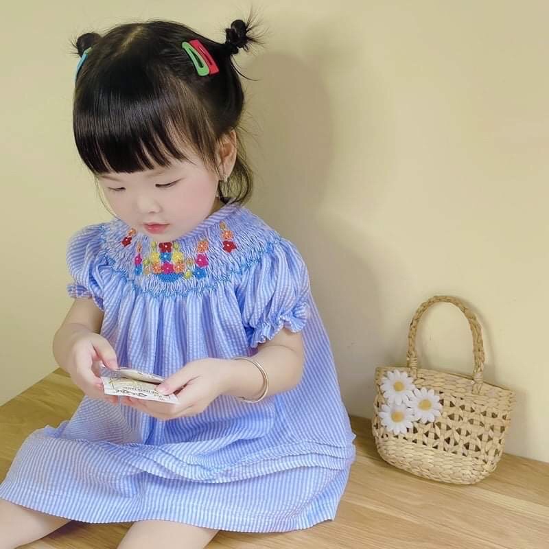 ĐẦM SMOCK HOA NHÍ SỌC XANH