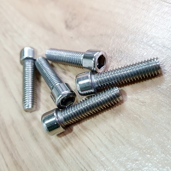 Gói 10 Bulong Đầu Trụ Lục Giác Chìm Size M8 Chiều Dài Tổng 37mm Chất Liệu Inox Sáng Bóng