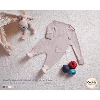 Bộ sleepsuit cài chéo phối túi, liền tất waffle