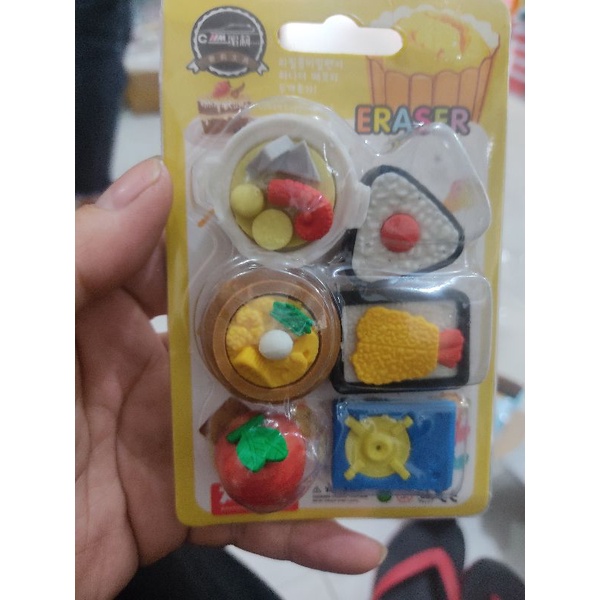 1 vĩ gôm hình cute