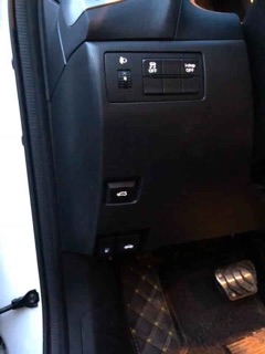 Nút mở cốp sau Mazda 3 (cuối 2017- 2019)