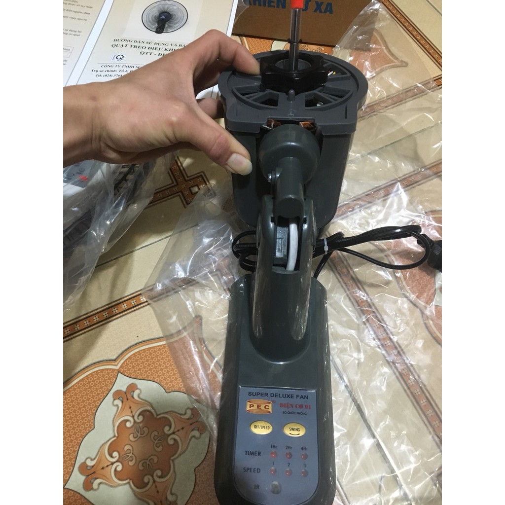 Quạt treo tường Điện Cơ 91 Bộ Quốc Phòng QTT-ĐKA có điều khiển xa - QTT-V2Đ / QTT-CN450-2DN điều chỉnh giật dây