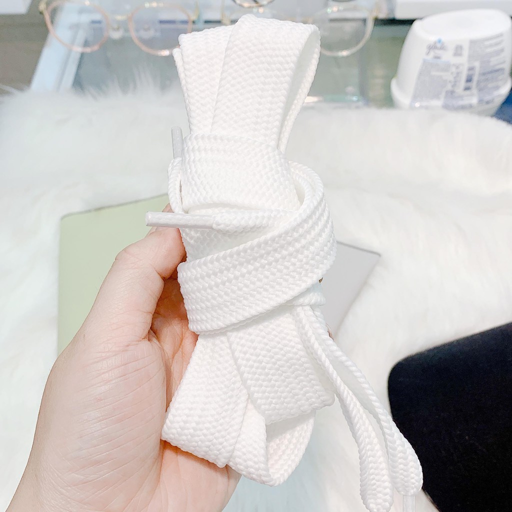 Dây giày dẹt bản to đen trắng rộng 2,2cm,  dài 120cm loại 1 dày dặn
