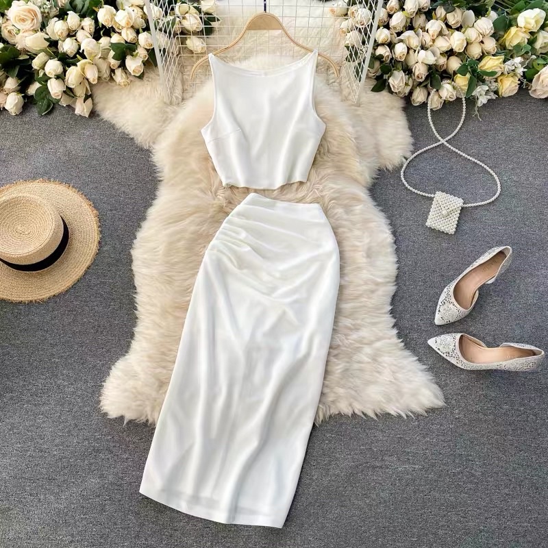 Chân váy xẻ tà + áo sát nách, set áo cách điệu và chân váy