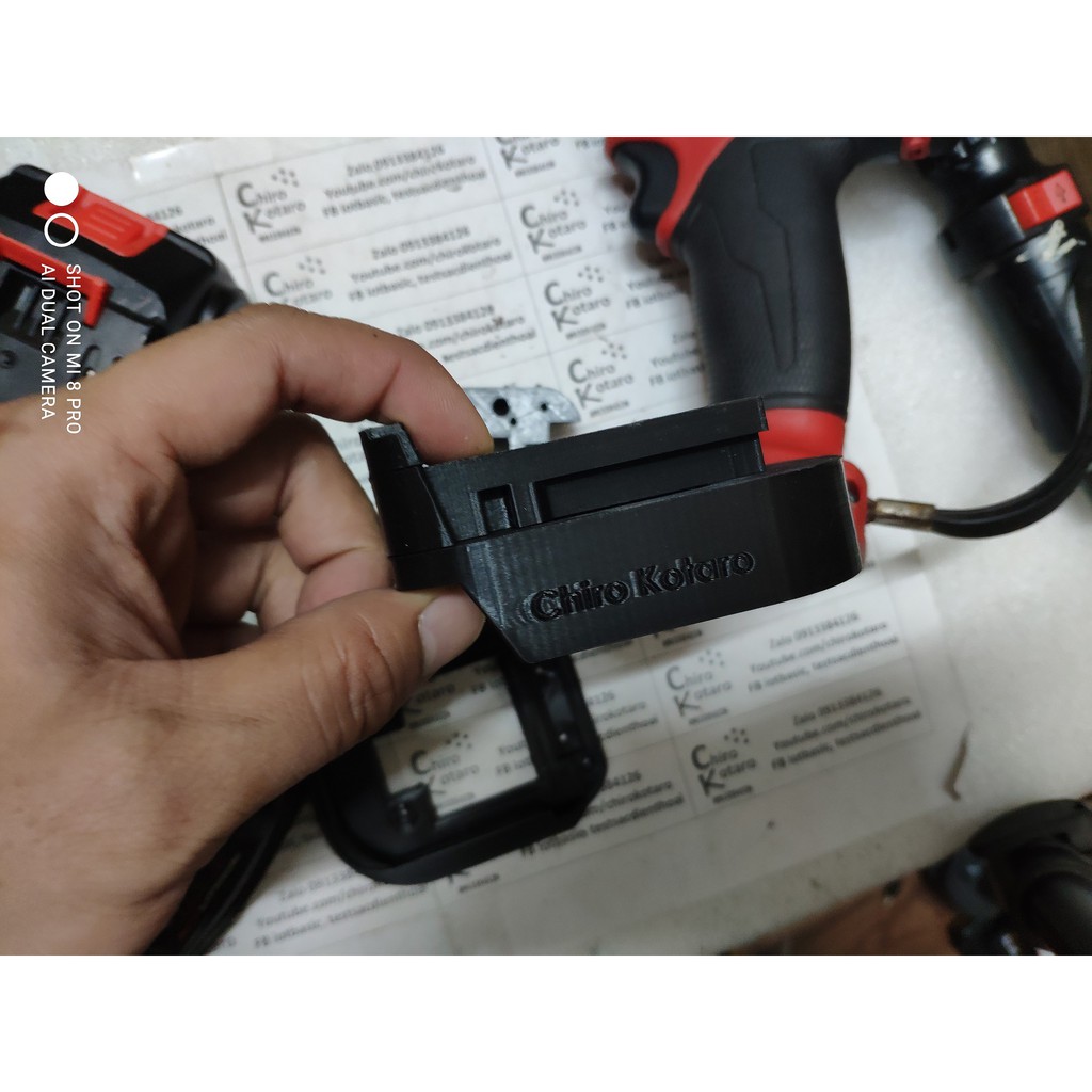 Đế chuyển pin máy khoan, vit Milwaukee M18 sang dùng hộp pin cài Makita