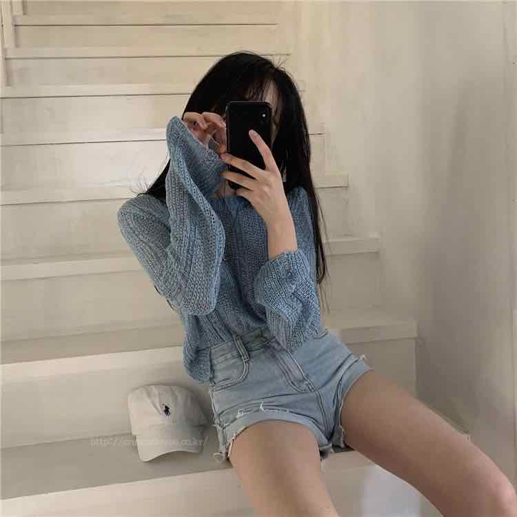 Áo thun tay dài dáng rộng phong cách cổ điển dành cho bạn nữ