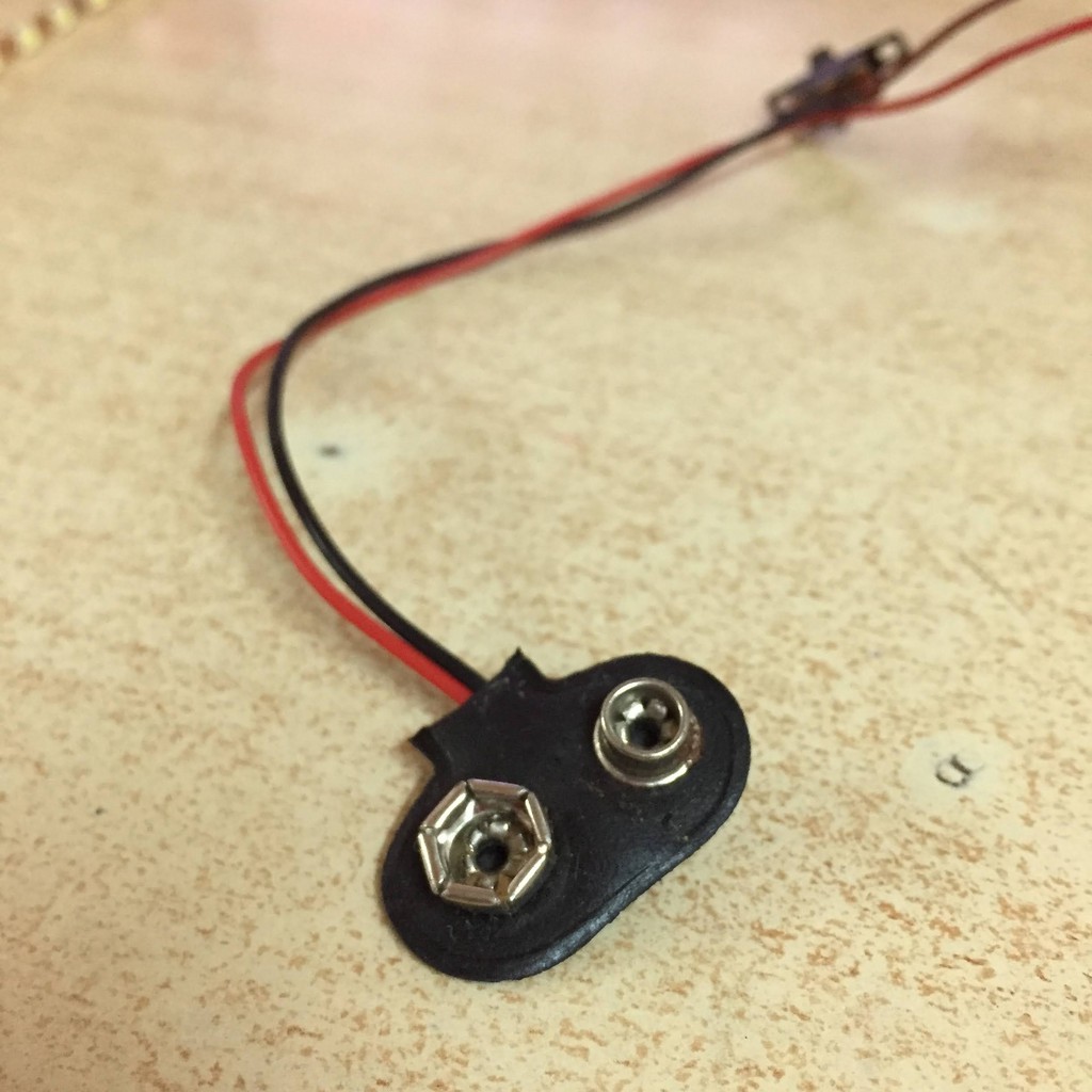 Đế pin 9V kèm công tắc và đèn led dùng để trang trí và chế tạo