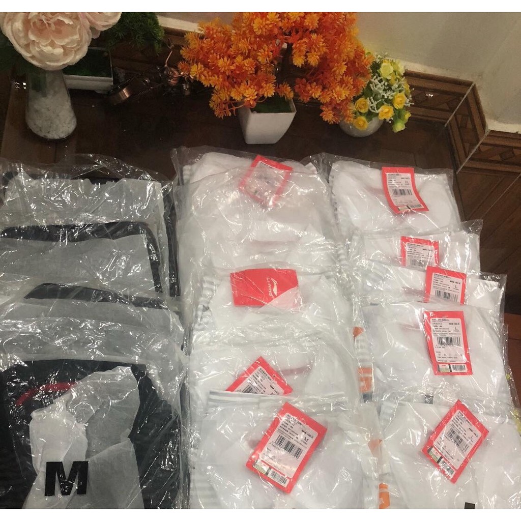 (Giảm giá còn 265) Áo Lining màu trắng kẻ ghi | BigBuy360 - bigbuy360.vn