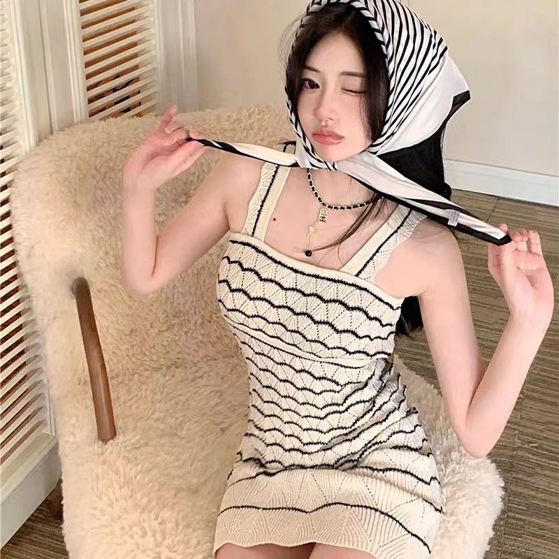 Đầm Dệt Kim Cổ Vuông Họa Tiết Kẻ Sọc Dáng Ôm Thời Trang Hàn Quốc Cho Nữ