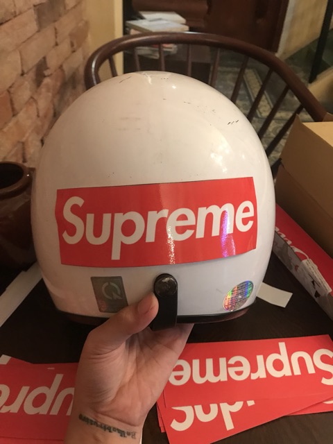 Tem decal supreme size lớn