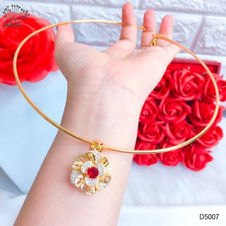 Kiềng cổ nữ dạng trơn mặt hoa xoáy đỏ nhỏ đính đá thiết kế cao cấp Orin D5007