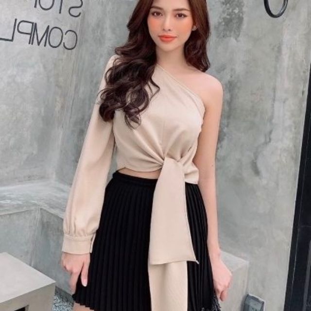 Áo crop lệch vai vạt dài