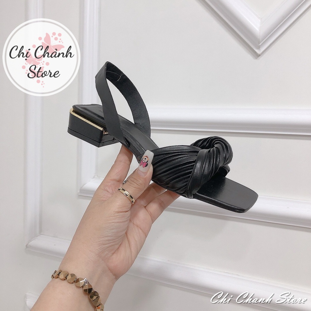 Sandal Đế Vuông Thấp 3p Quai Dập Ly Xoăn Mềm Phối Gót Vàng Kim Cực Xinh Đủ 2 Màu Trắng Đen Chị Chảnh Store