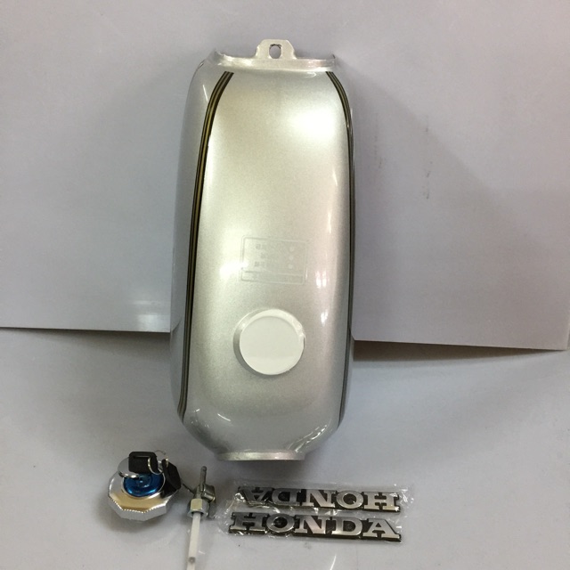 Thùng xăng xe CD màu bạc có nắp có khoá tem mã 0054.