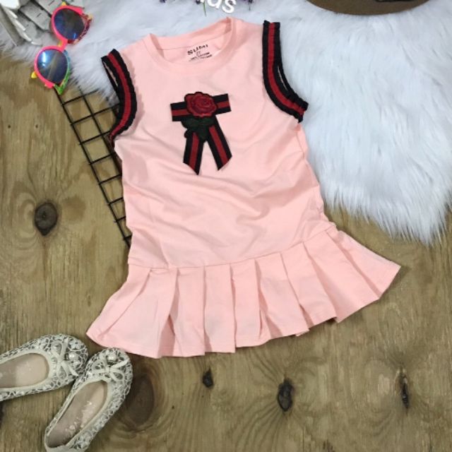 Màu nào đẹp hả các chị.Sumikid chào lô đầm xếp ly nơ xinh dễ thương mà ko kém phần sang trọng- Đầm may bằng chất thun.