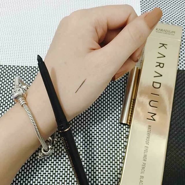 (Mẫu mới) Chì Kẻ Mắt Chống Trôi Karadium Waterproof Eyeliner Pencil Black | BigBuy360 - bigbuy360.vn