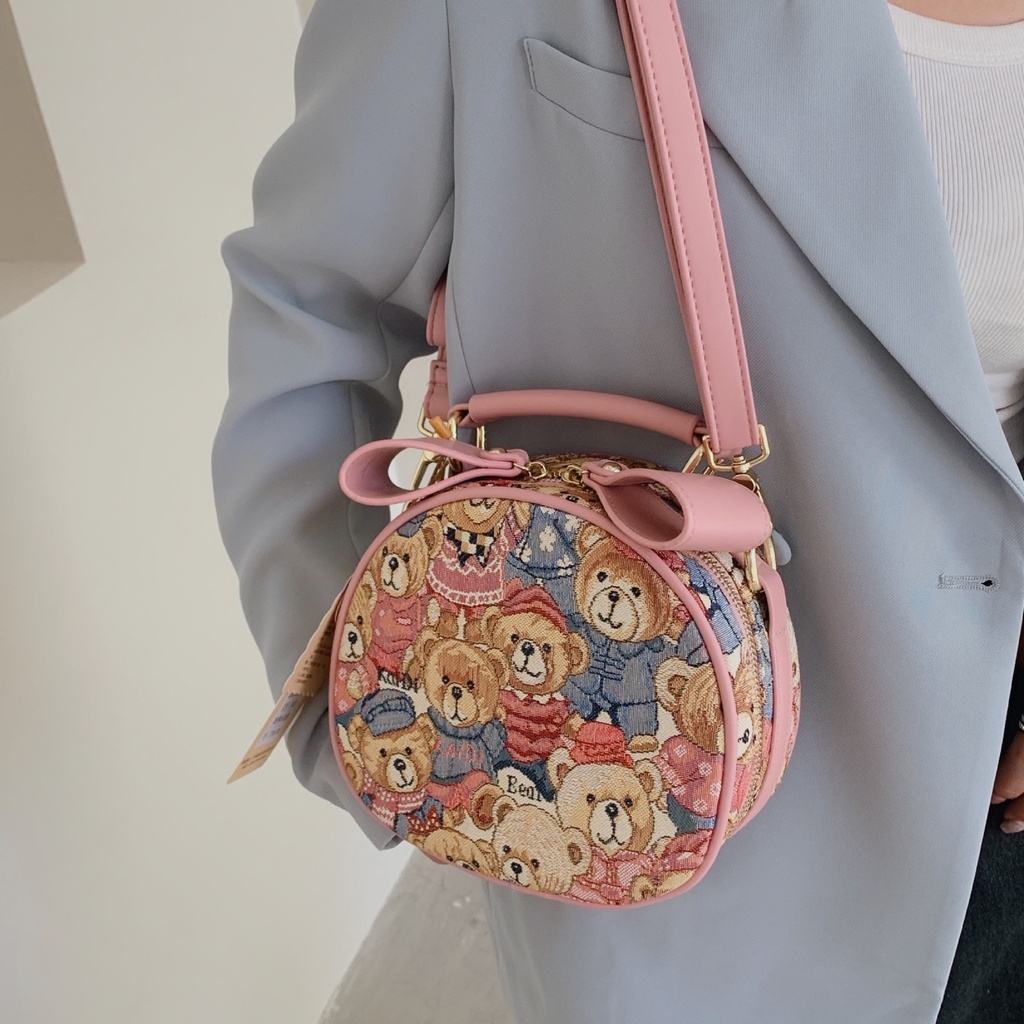 Túi Đeo Chéo Hình Tròn Cỡ Lớn Họa Tiết Gấu Katy Bear Thời Trang Chất Lượng Cao Dễ Phối Đồ Cho Nữ