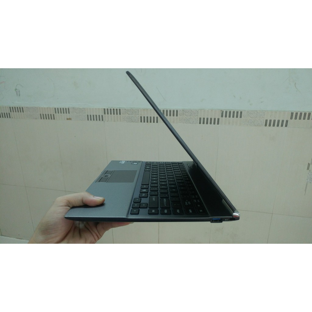laptop cũ toshiba Z930 siêu mỏng siêu nhẹ 1.08 kg | BigBuy360