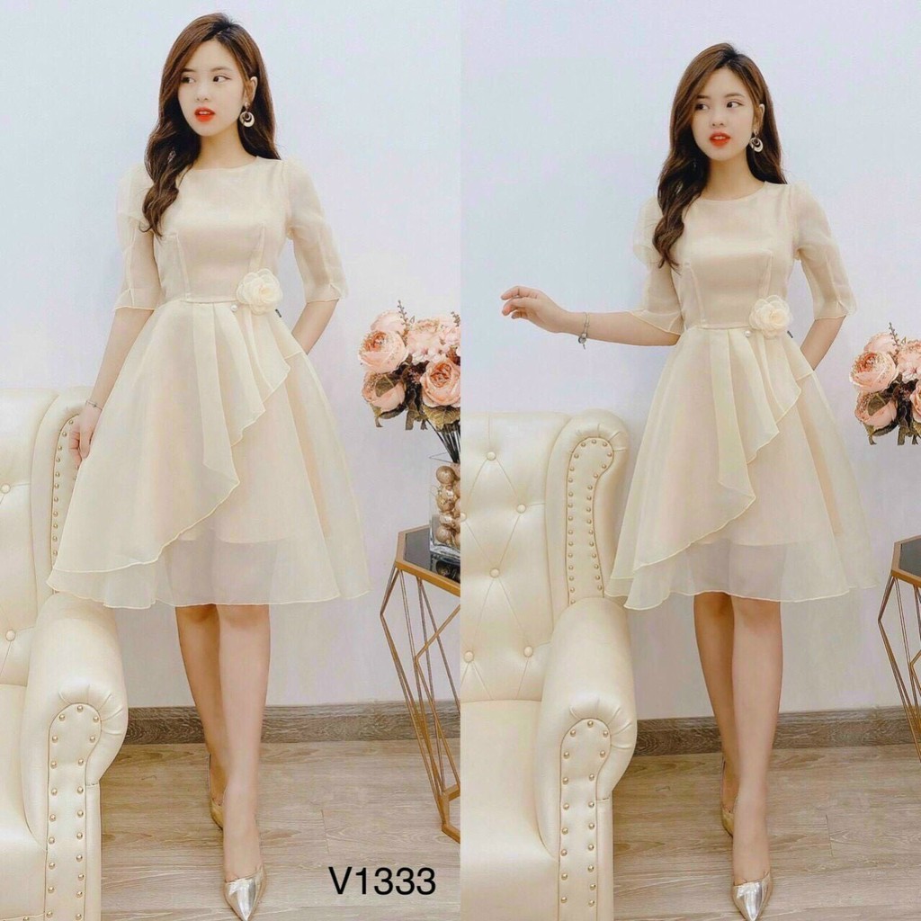 Đầm xòe xếp tầng dễ thương hai màu hồng và trắng